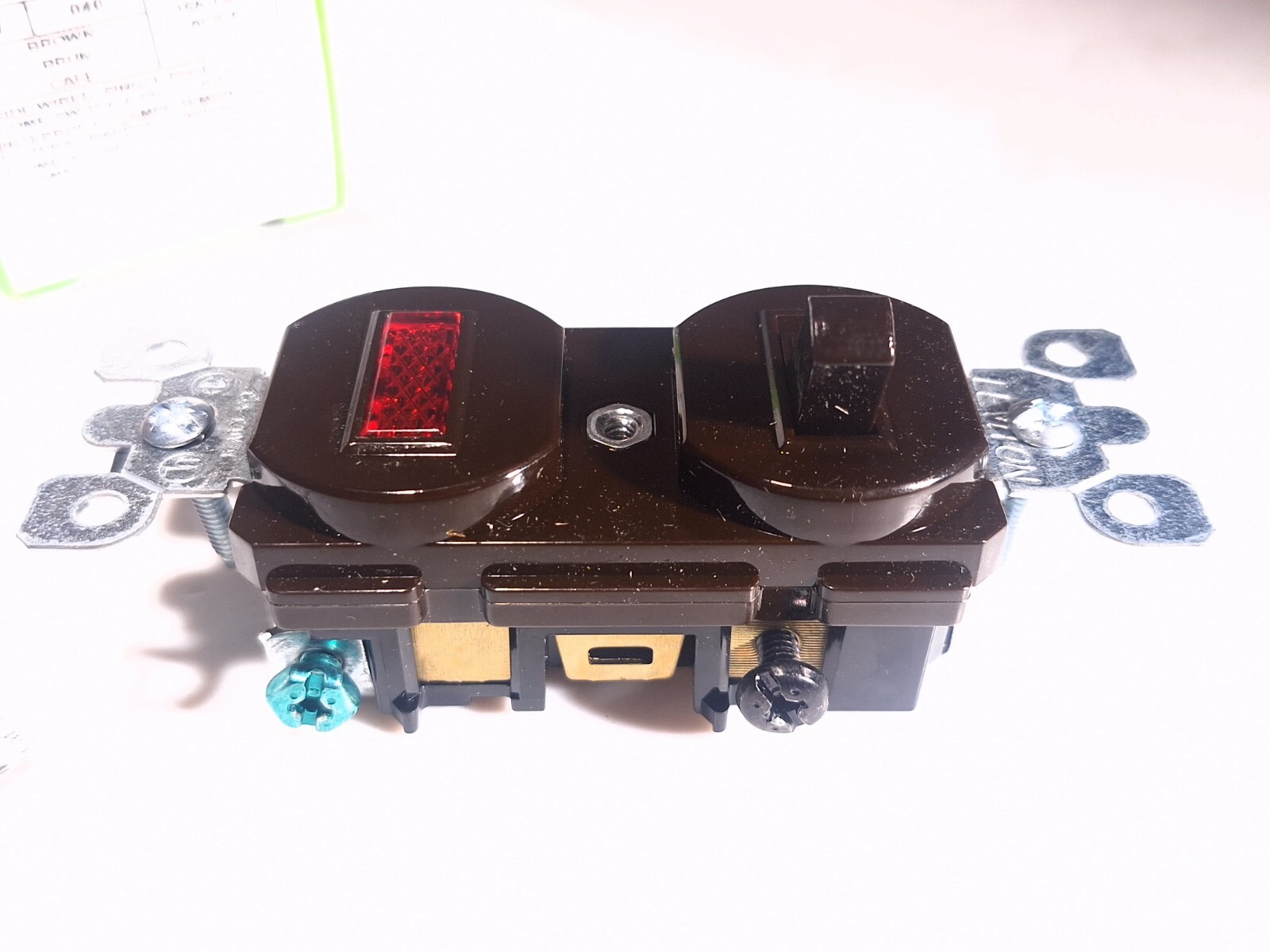 LEVITON 5226 TOGGLE SWITCH AND PILOT LIGHT BROWN 15A 120/277V 5226