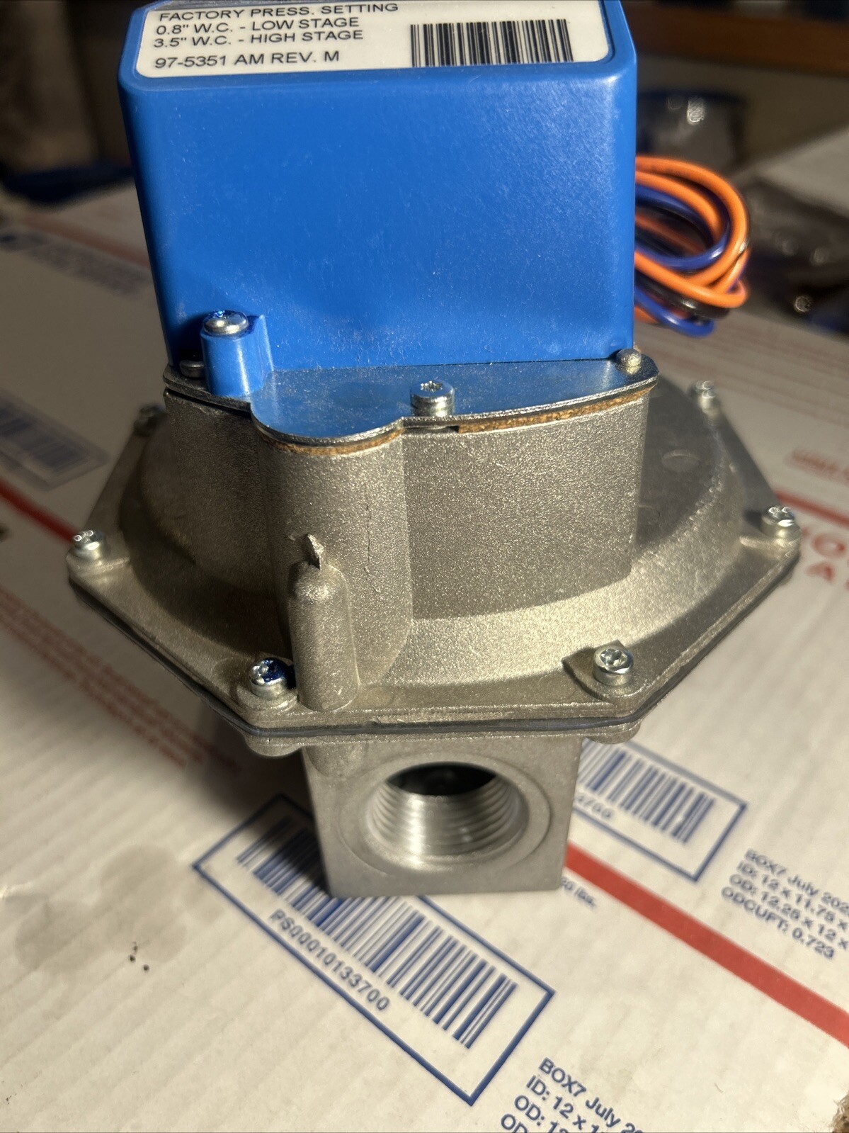 Honeywell Diaphragm Nat Gas Valve 120V 1”NPT, 1/2PSI Max V4944B 1018 2 Stg NEW