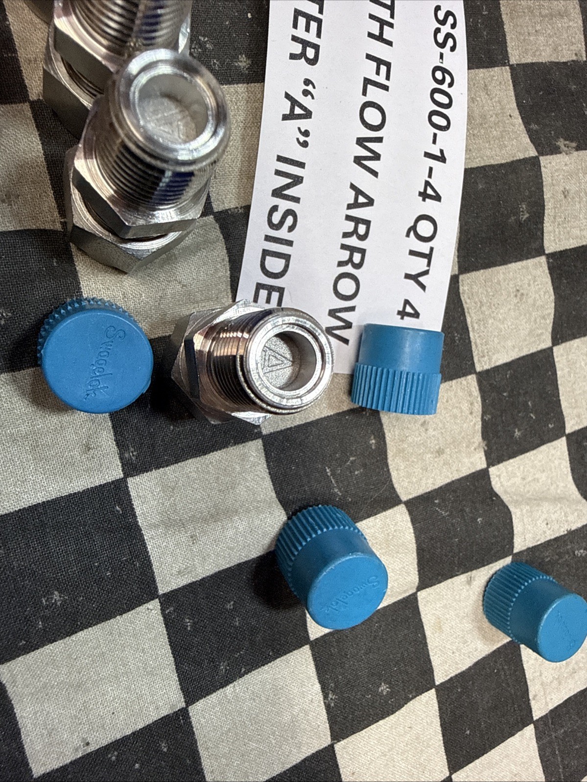 Swagelok SS-600-1-4, SS60014, Male conector 3/8″ x 1/4″ npt, LOT OF 7 #133N7