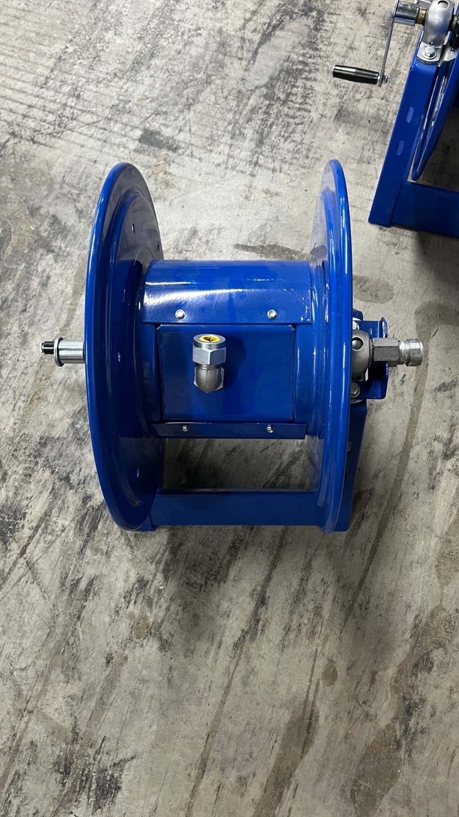 Coxreels 1125PCL-8M-C Hand Crank Hose Reel, 250 Feet Length, 600V, Blue – 11K513