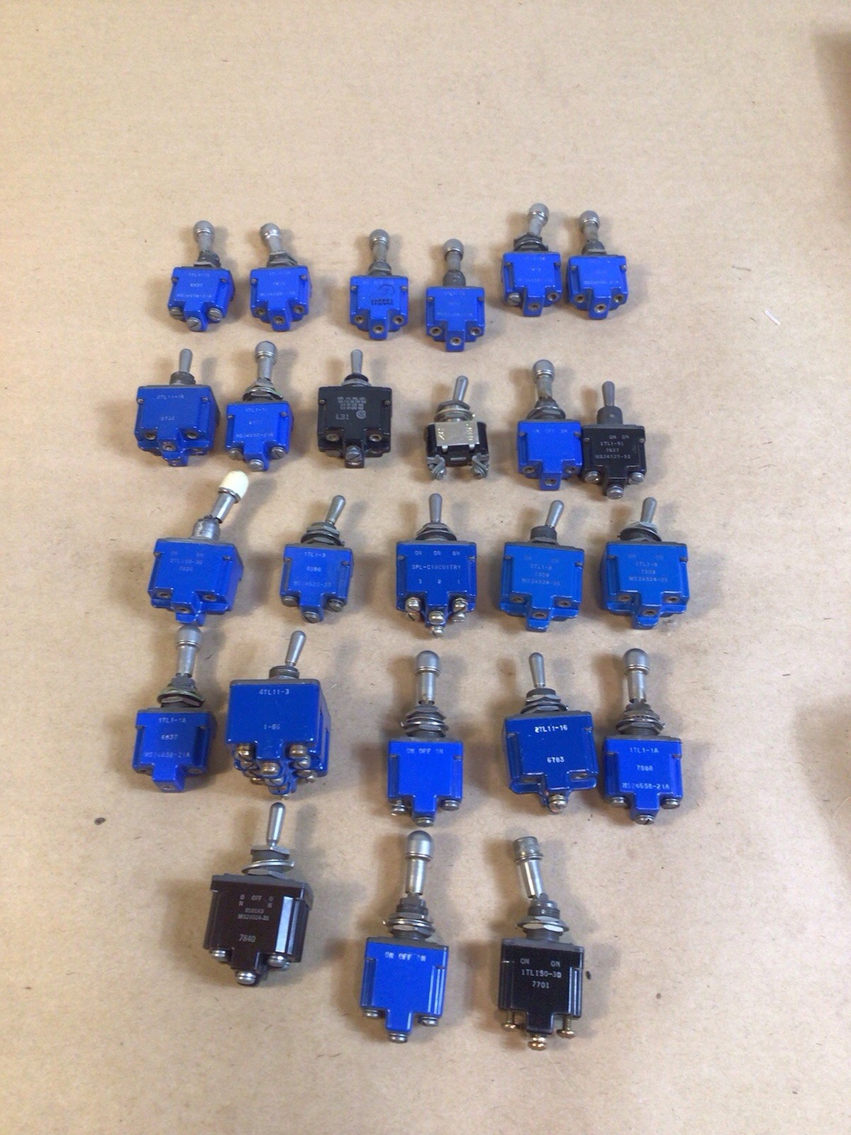 25 Pieces – Honeywell MICRO-SWITCH Large Lot Miscellaneous Switches / As Found
