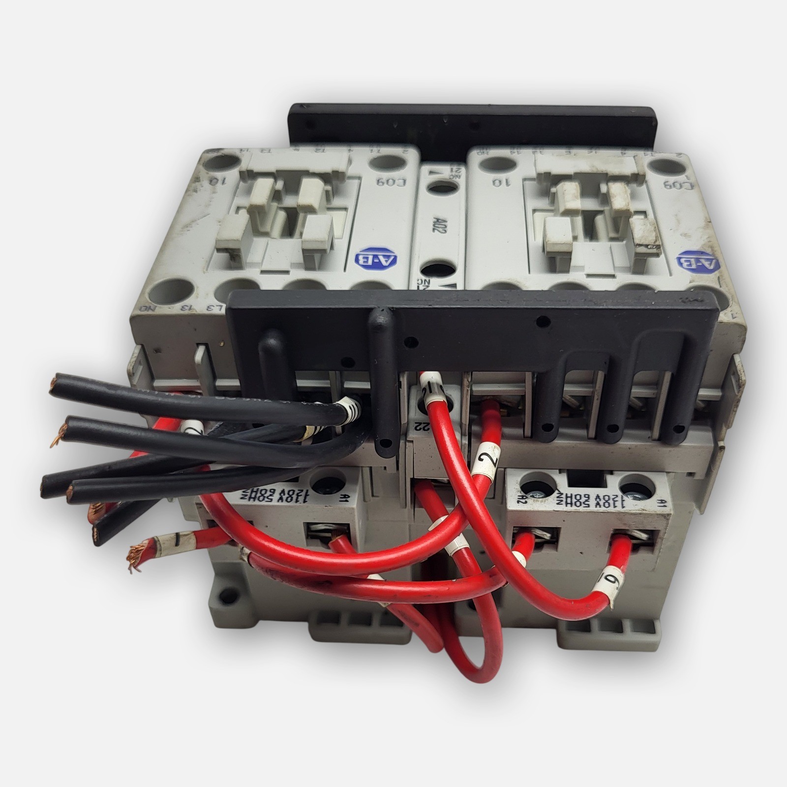 ALLEN BRADLEY 104-C09D22 /B CONTACTOR 110V/50HZ, 120V/60HZ W/ (2) 100-C09*10 /A