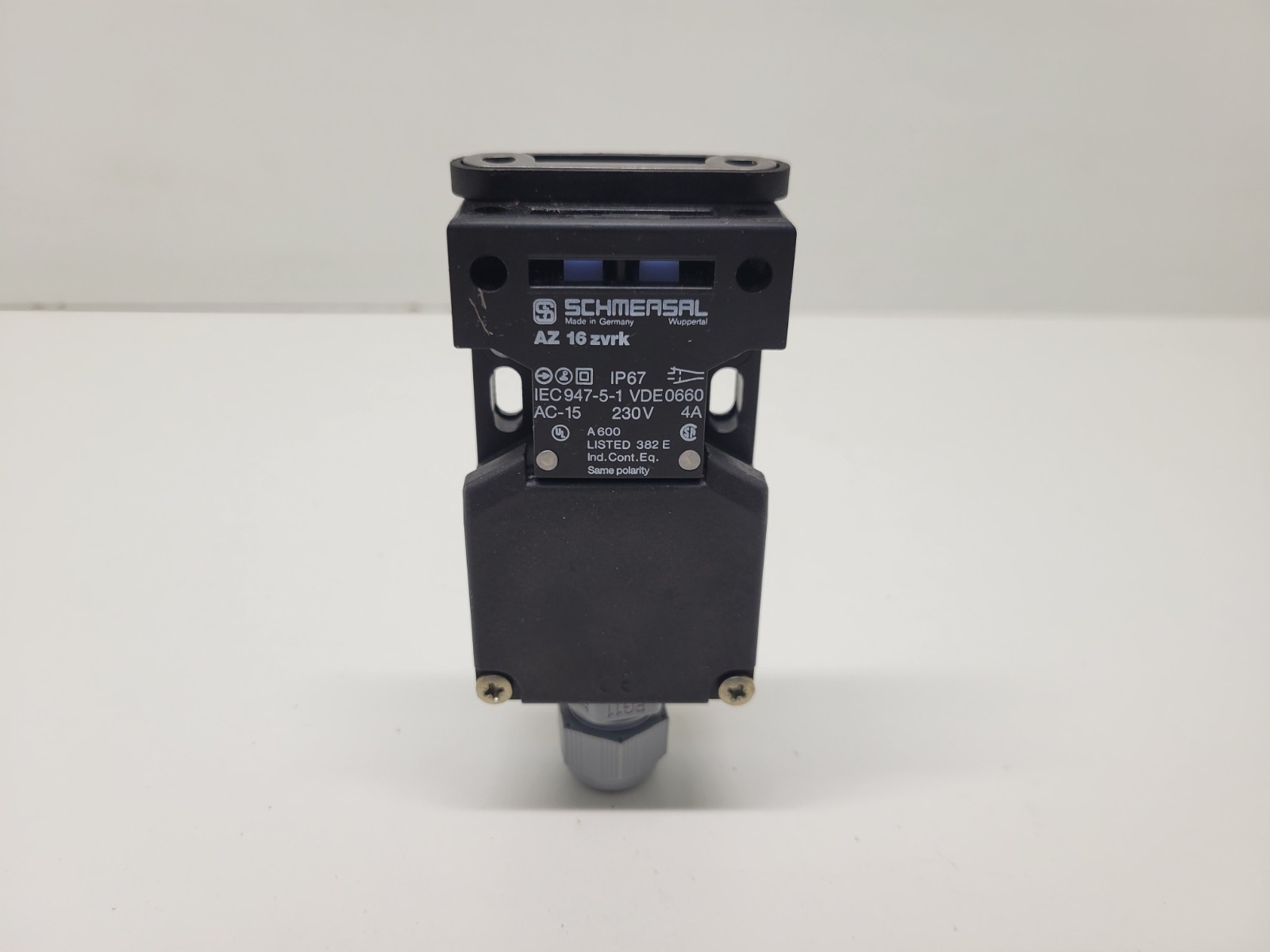 NEW OLD STOCK! SCHMERSAL SAFETY INTERLOCK SWITCH AZ16ZVRK