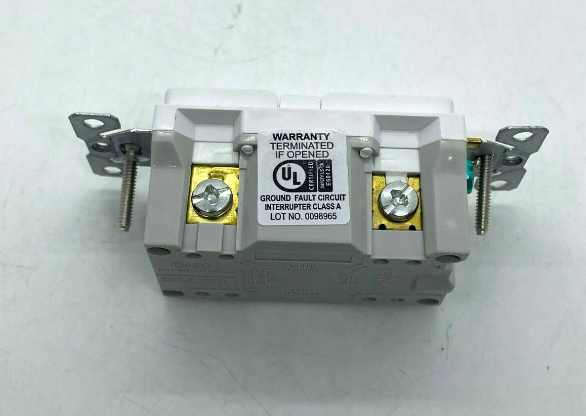 EATON GFCI SELF TEST RECEPTABLE PLUG W COVER 2 POLE 3 WIRE GROUNDING 20A 125V c