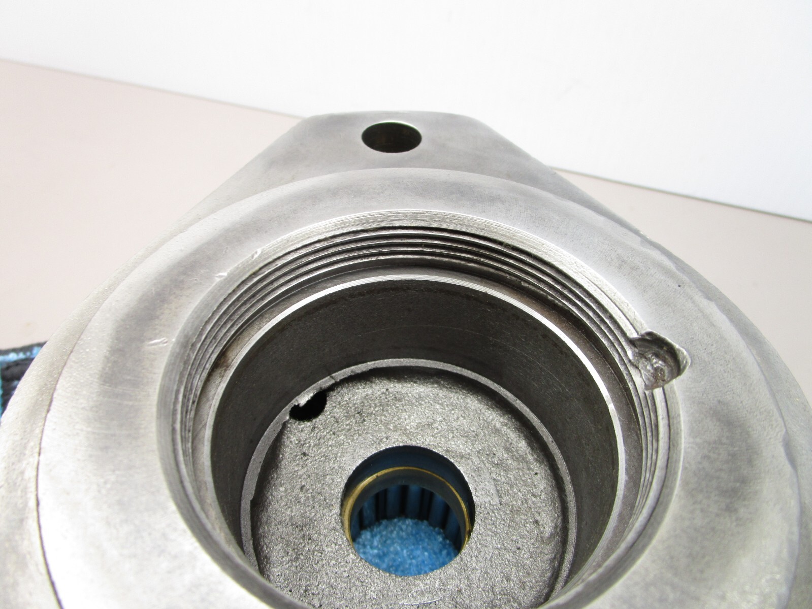 Commercial P25 P37 Hydraulic Pump Tapered Bearing Front Cover Housing 2-Bolt