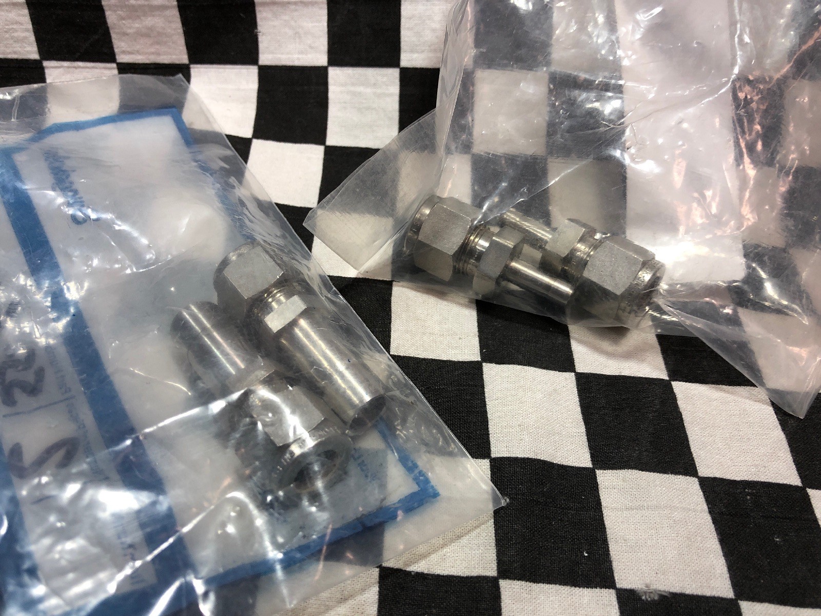 SWAGELOK SS-600-R-4 & SS-600-R-8, REDUCER 1/4″ TO 1/2″ LOT OF 4 #ShipSameDay#Z36