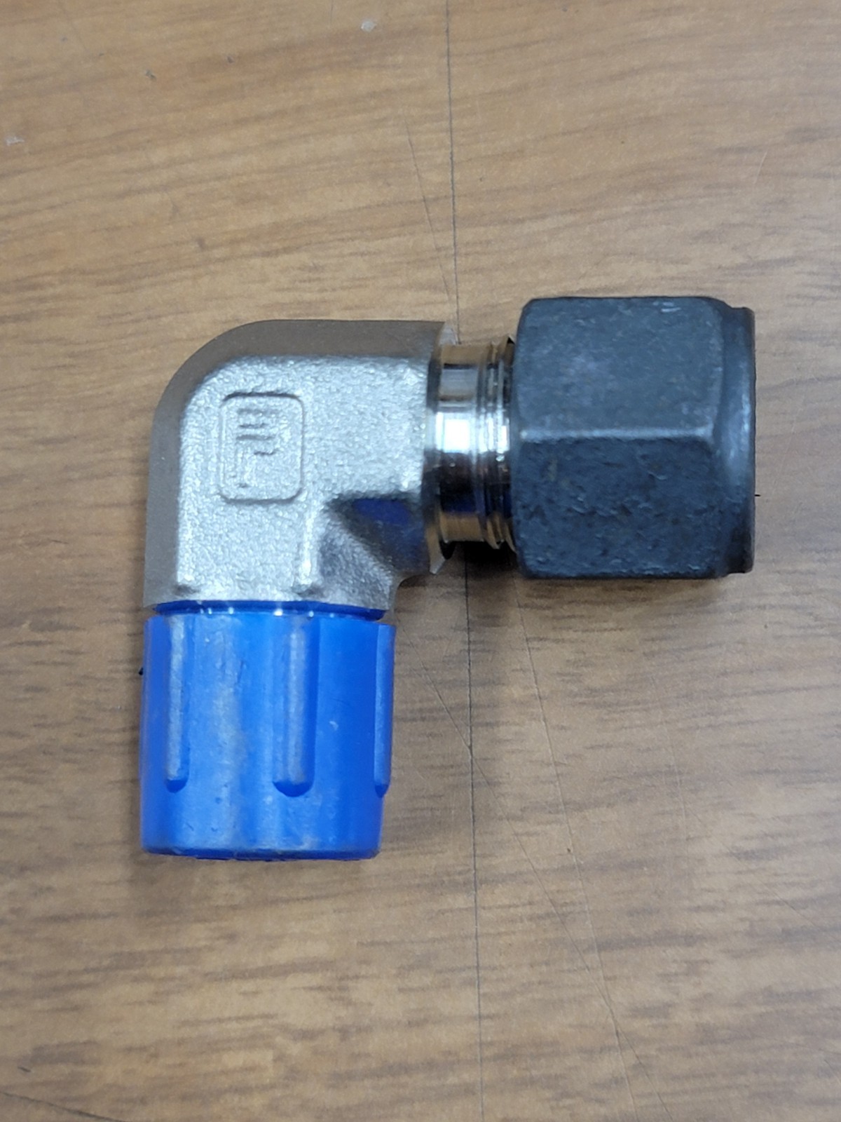 Parker 6-4 CBZ-SS 1/4″ X 3/8″ Cpi X Mnpt 316 SS Male 90 Degree Elbow