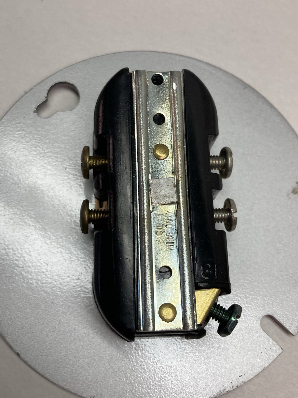 Leviton,98452-90-10-37,Duplex Receptacle Outlet