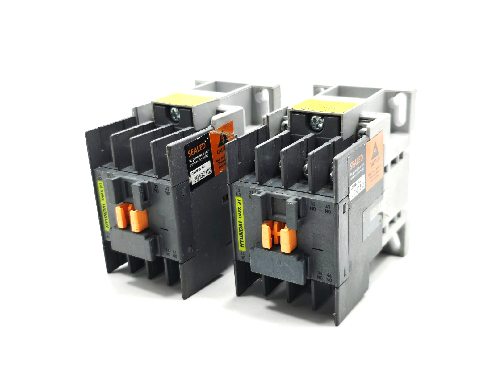 UMX 31 HYUNDAI IEC/EN 60947-5-1 CONTACTOR RELAY LOT OF 2
