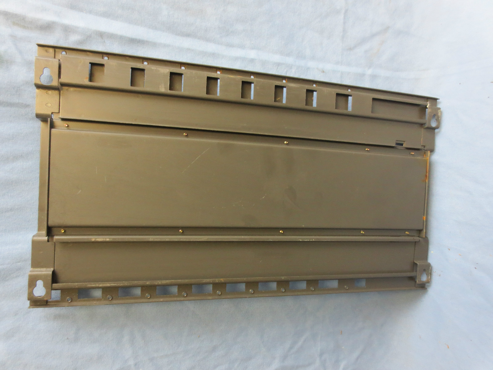 MITSUBISHI A68B 8-SLOT RACK / PROGRAMMABLE CONTROLLER BASE UNIT – MELSEC