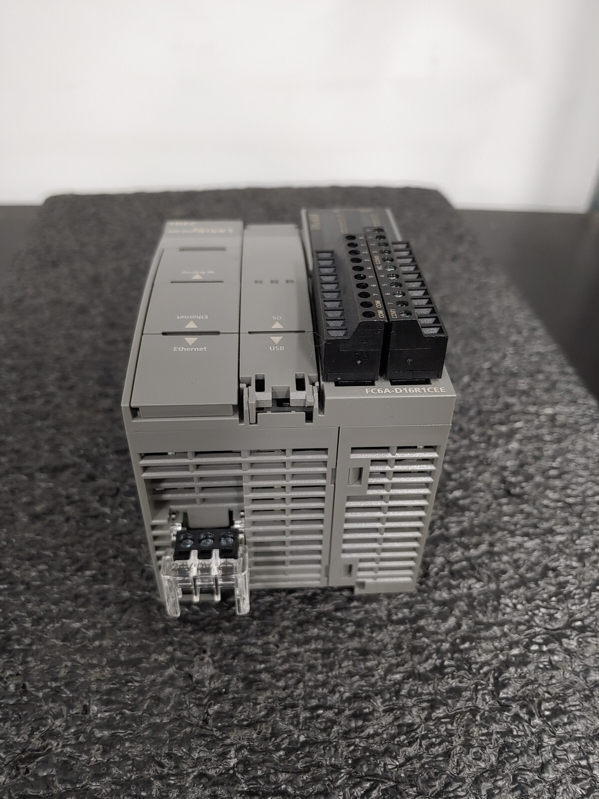 IDEC MICROSMART FC6A-D16R1CEE PLC 16IO 24VDC Relay