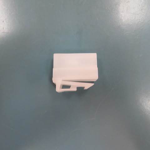 YAZAKI 7123-2825 Qty of 100 per Lot 2 Way Natural (WHITE) Connector