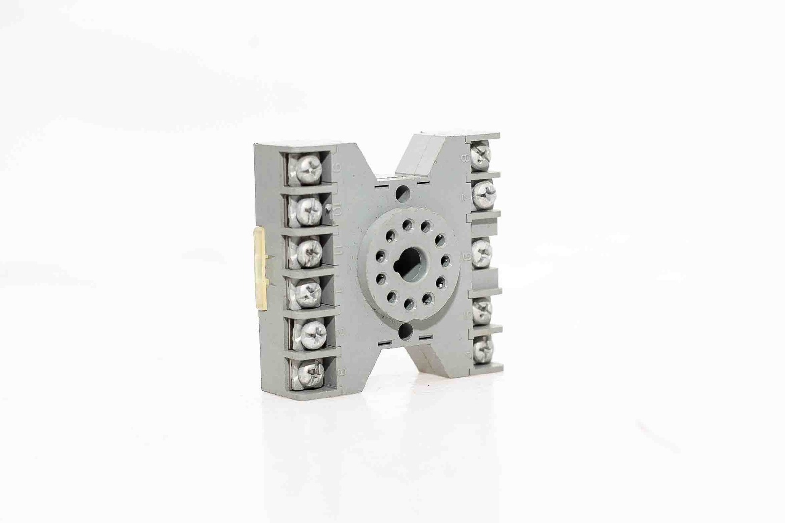IDEC SR3P-06 10A 300V 11-PIN RELAY SOCKET NEW WITH WARRANTY! (A489)