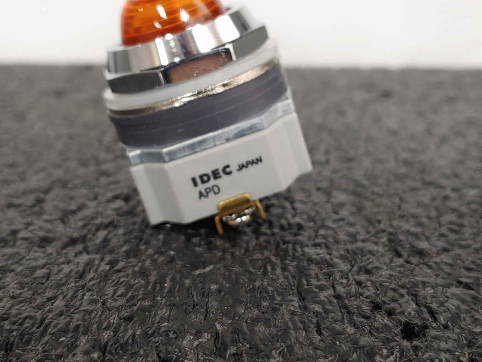 IDEC APD199DN-A-120V 30mm Pilot Light Amber