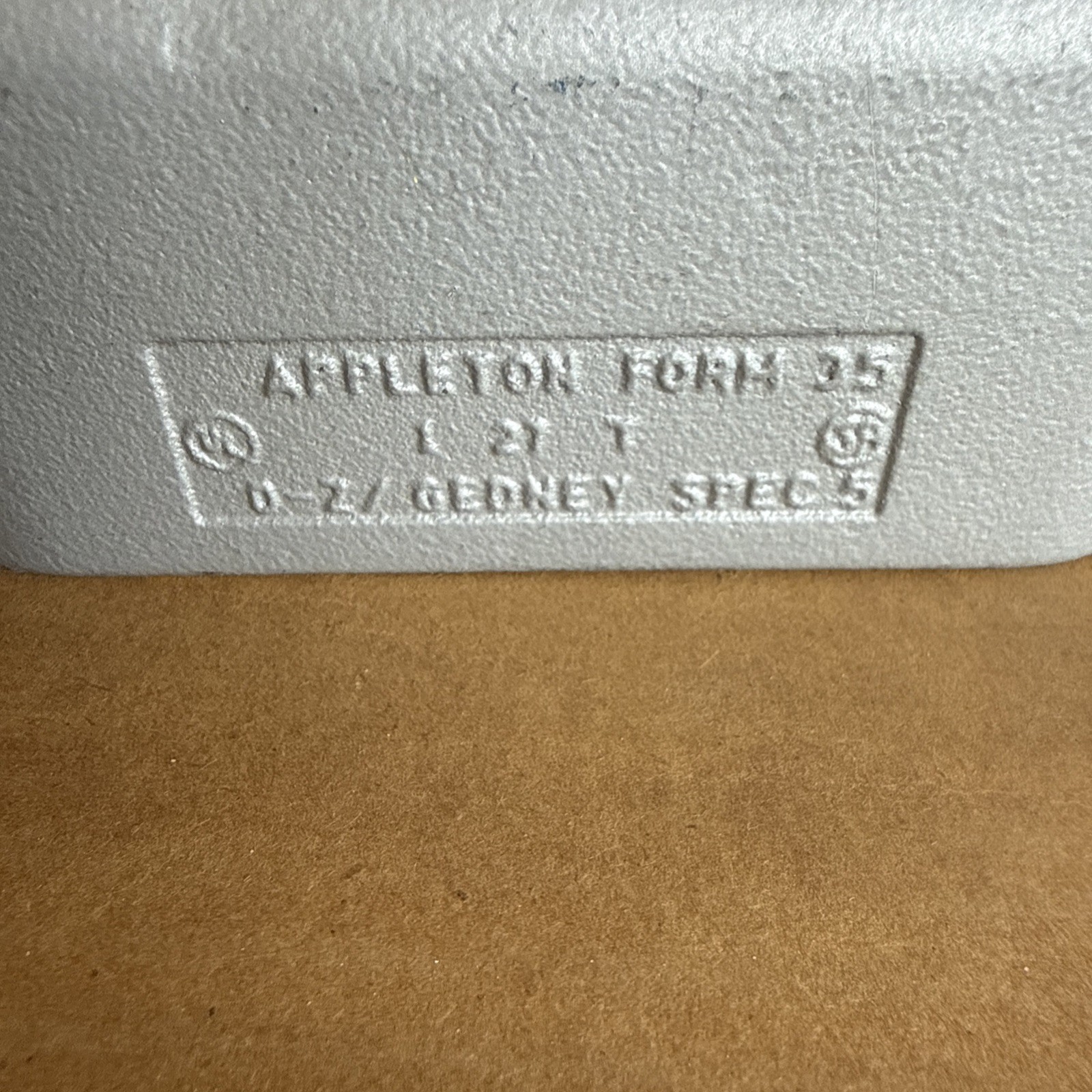 Appleton 1 27 T 1″ Conduit Body I 27 T Form 35