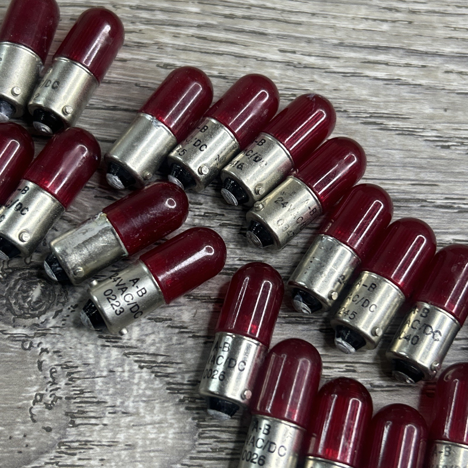 Allen Bradley Red Pilot Bulb 800T-N319R 24 VAC/DC Oem Genuine Lot Of 20