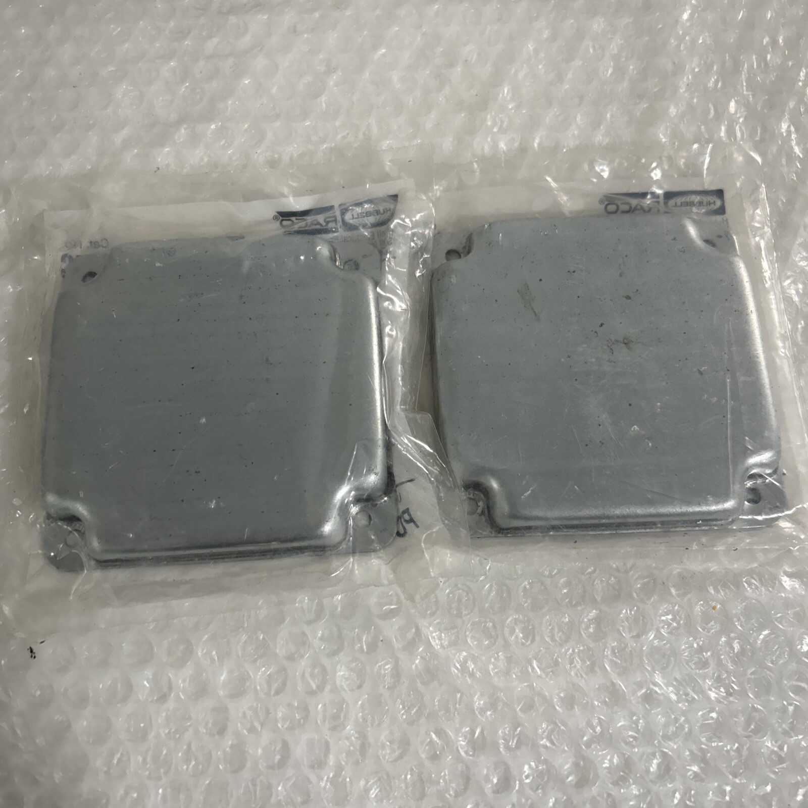 NEW Assortment of HUBBELL 4″Sqr Covers 3-902C,2-804C,1-812C,1-813C 7 Total