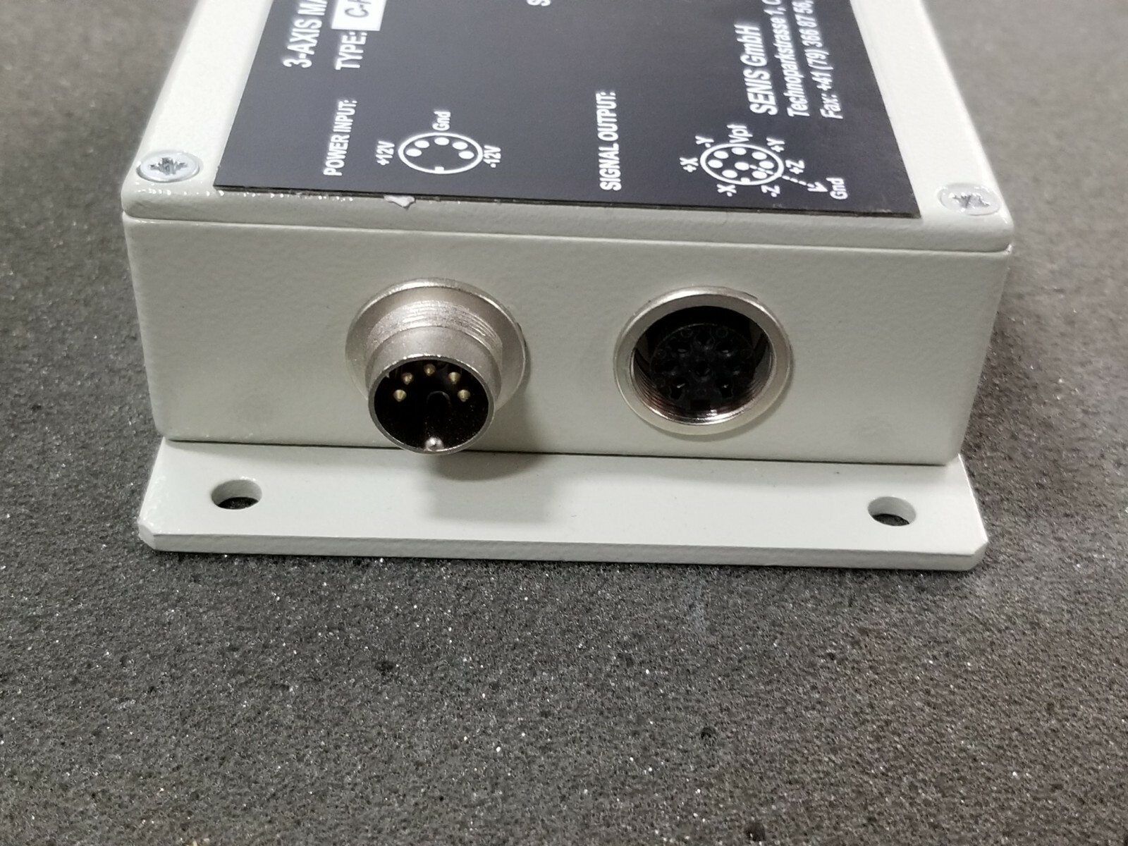 SENIS GmbH 3-Axis Magnetic Field Transducer Type: C-H3A_E3D-1%-2T