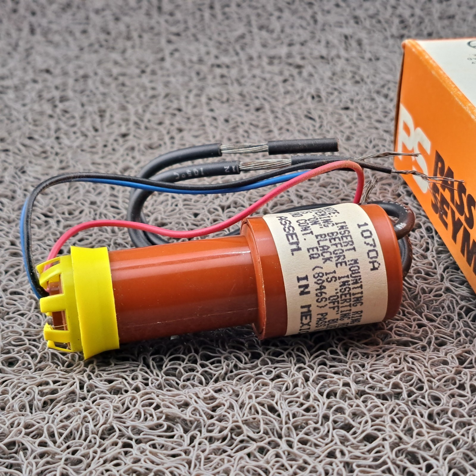 Pass & Seymour 1070-A Magntic Relay 120/277VAC 20A 1/2HP 120V 24U AC-DC