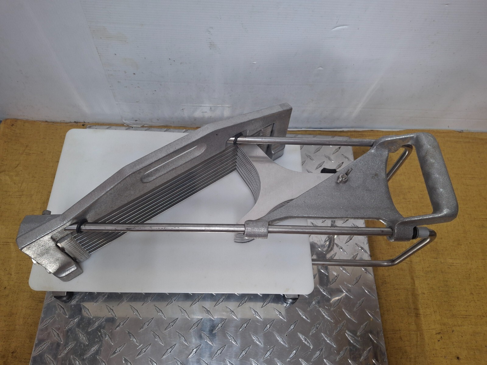 Vollrath Lincoln 0643N Redco Tomato Pro Slicer 3/16 inch Cut Straight Blade