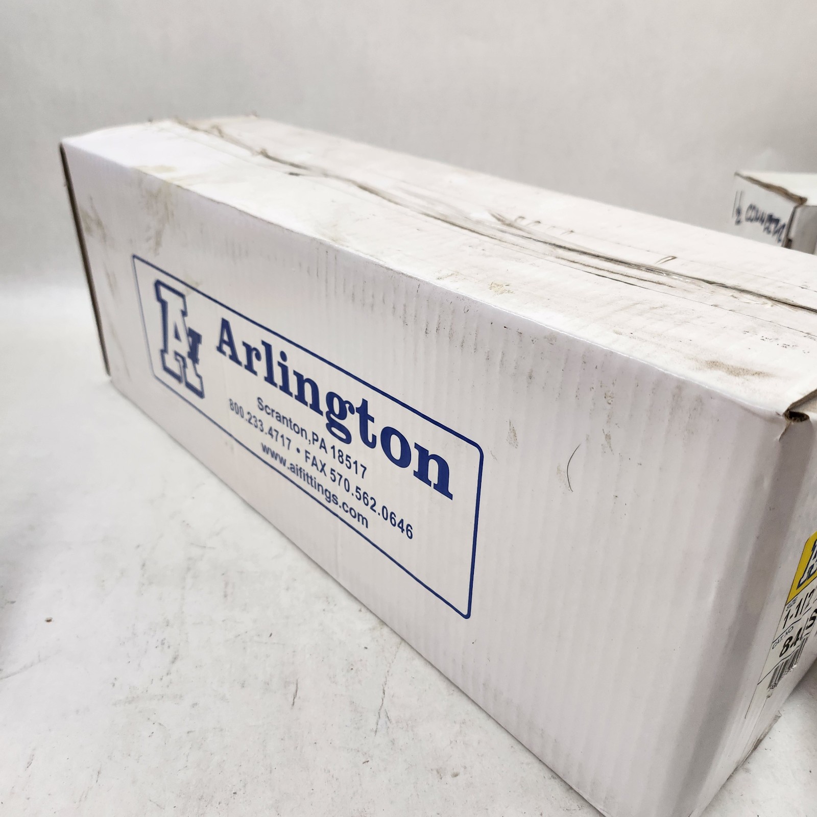 Qty 50 Arlington 848S Zinc Die-Cast 1-1/2 Service Entrance Round Cable Connector