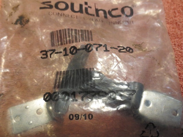 Southco 37-10-071-20 T Handle, Draw Latch Rubber Handle