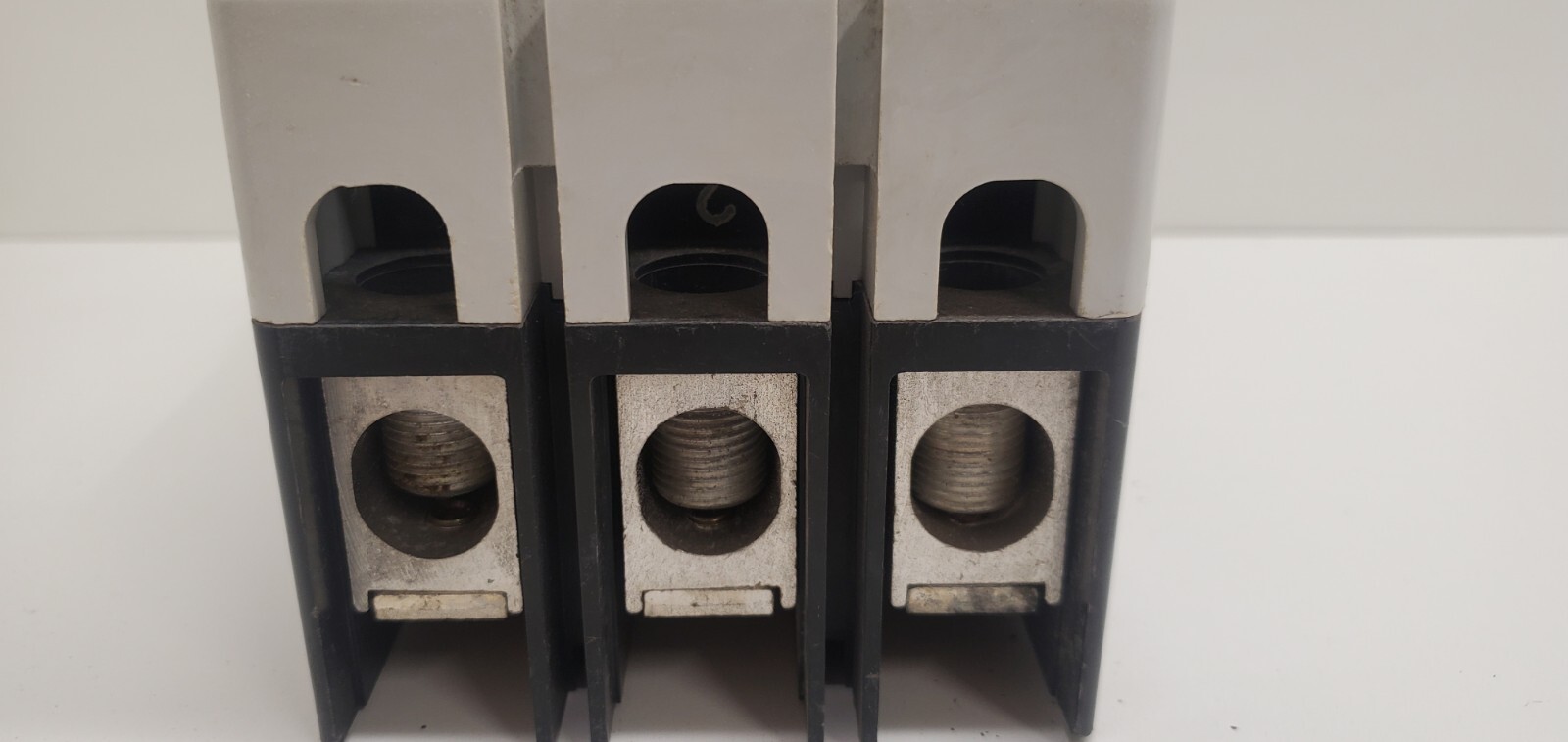 GUARANTEED! CUTLER-HAMMER 250A MOLDED CASE CIRCUIT BREAKER JD3250K