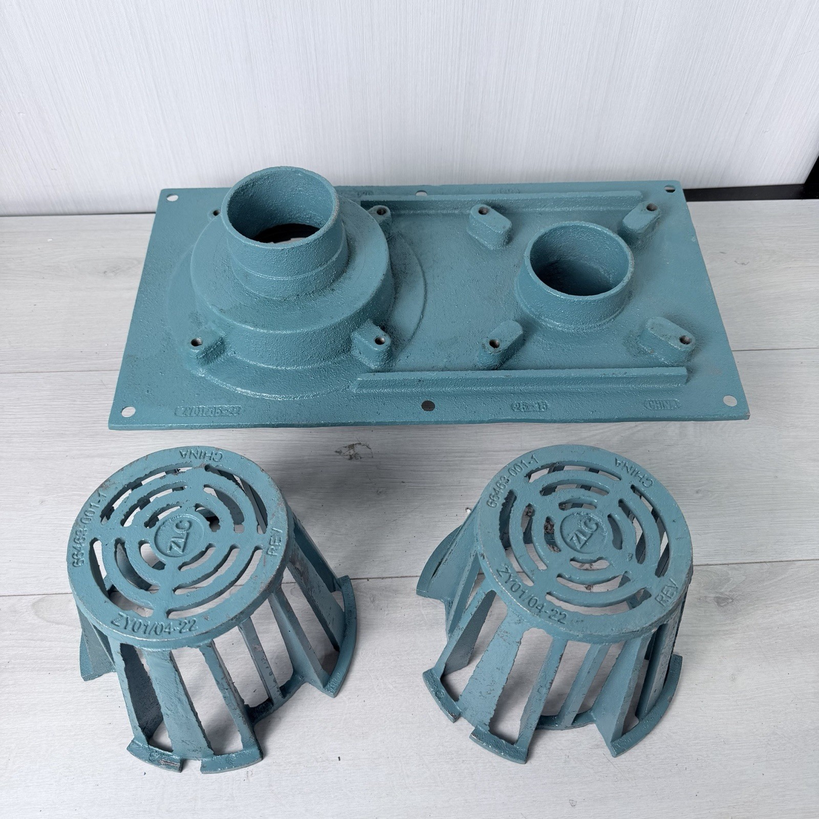 Zurn 4″ x 8-3/8″ Diameter No-Hub Cast Iron Combination Roof Drain & Overflow