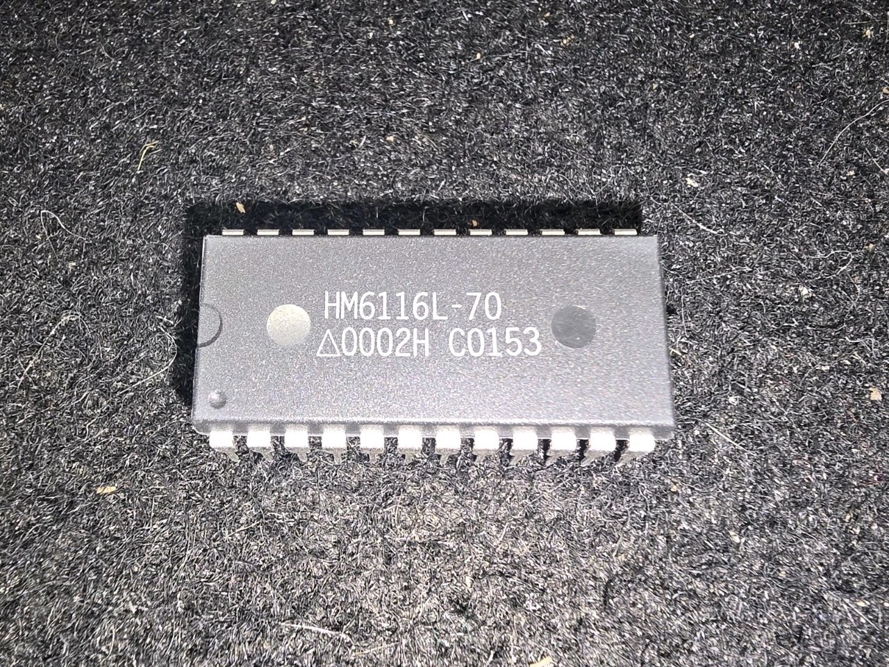 Hitachi HM6116L-70 Integrated Circuit