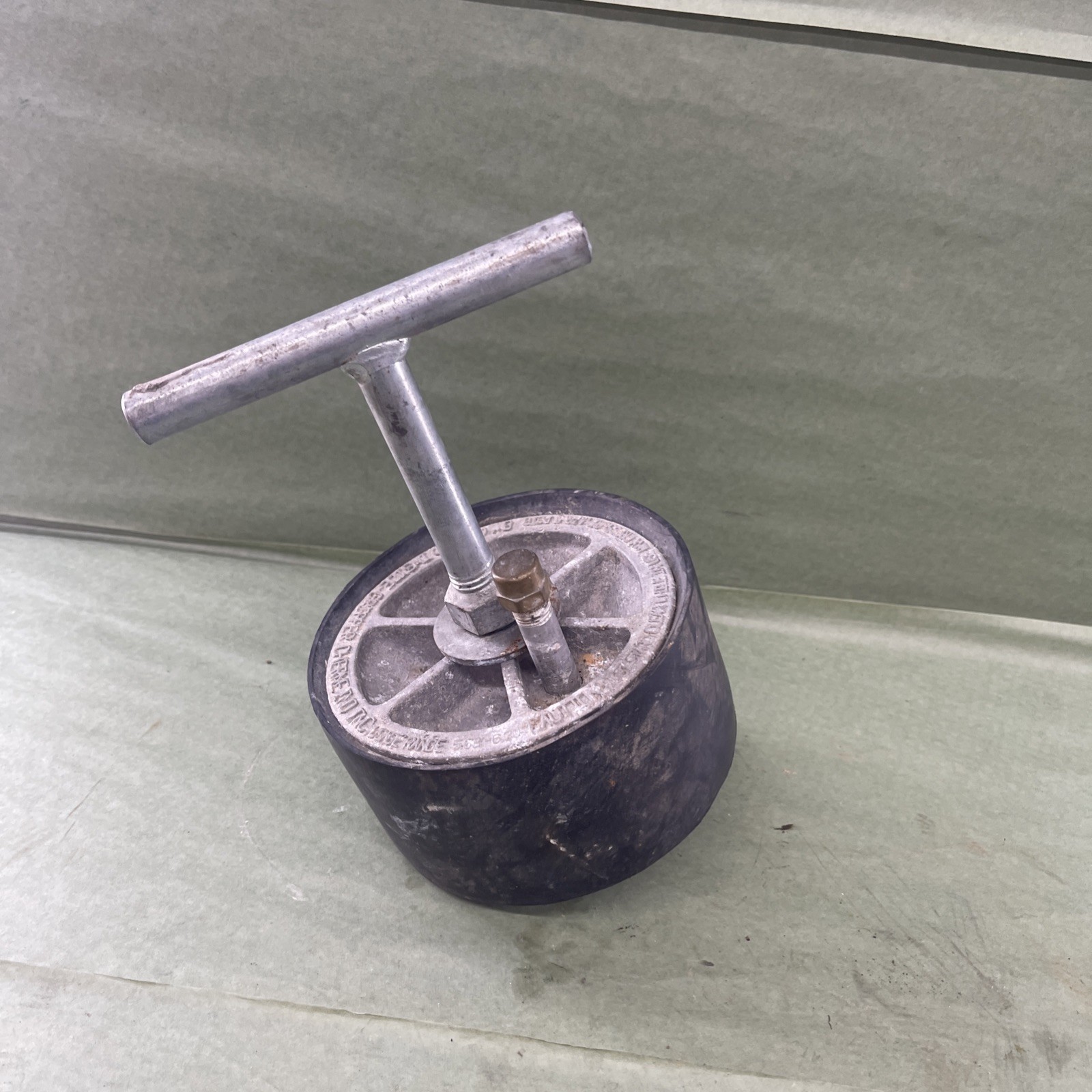 Cherne 272949. 568-630 Pipe Plug W/Bypass, Mechanical, 6 In