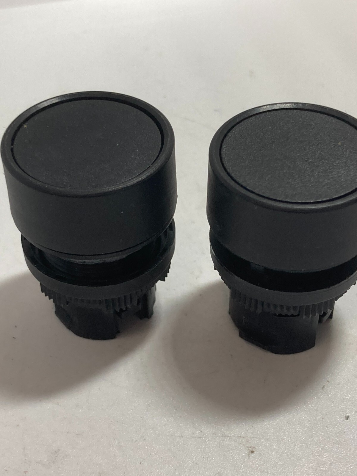 ALLEN BRADLEY 800EP-F2 PUSHBUTTON OPERATOR BLACK FLUSH (LOT OF 2) NNB