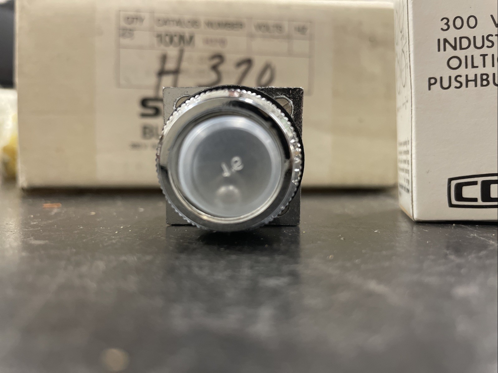 New Vintage Sylvania 100M-H370 Lighted Push Button Industrial Oiltight No Lens