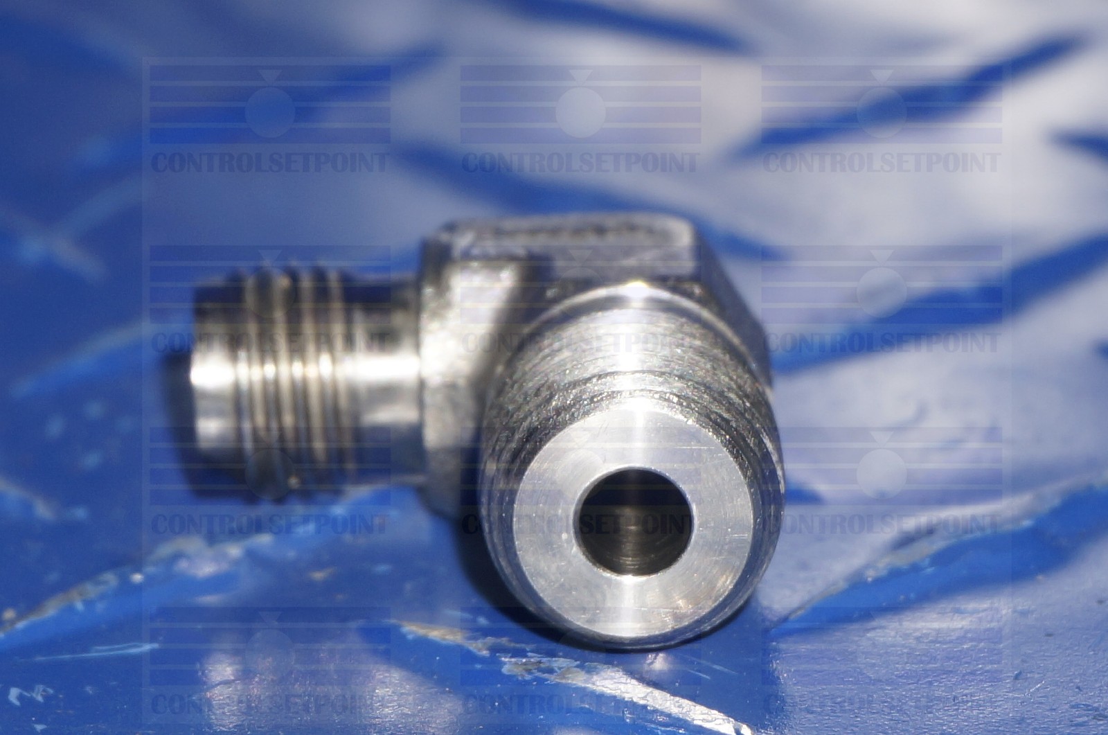 SWAGELOK 1/4″ NPT TO 1/4″ TUBE ELBOW MALE TO MALE 316 SST SS-400-2-4