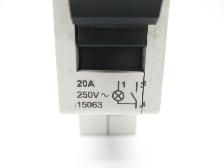 SCHNEIDER ELECTRIC 15063 20A 250V UNMP