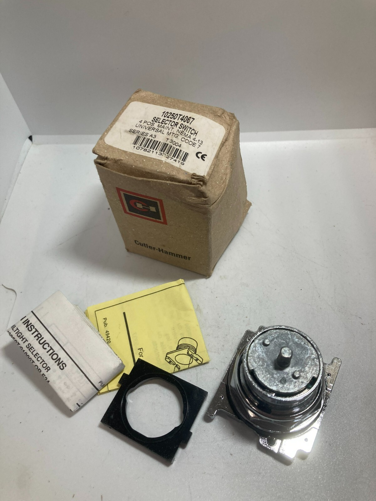 EATON 10250T4067 SELECTOR SWITCH 4 POSITION MAIN UNIVERSAL MTG. SERIES A3 NIB