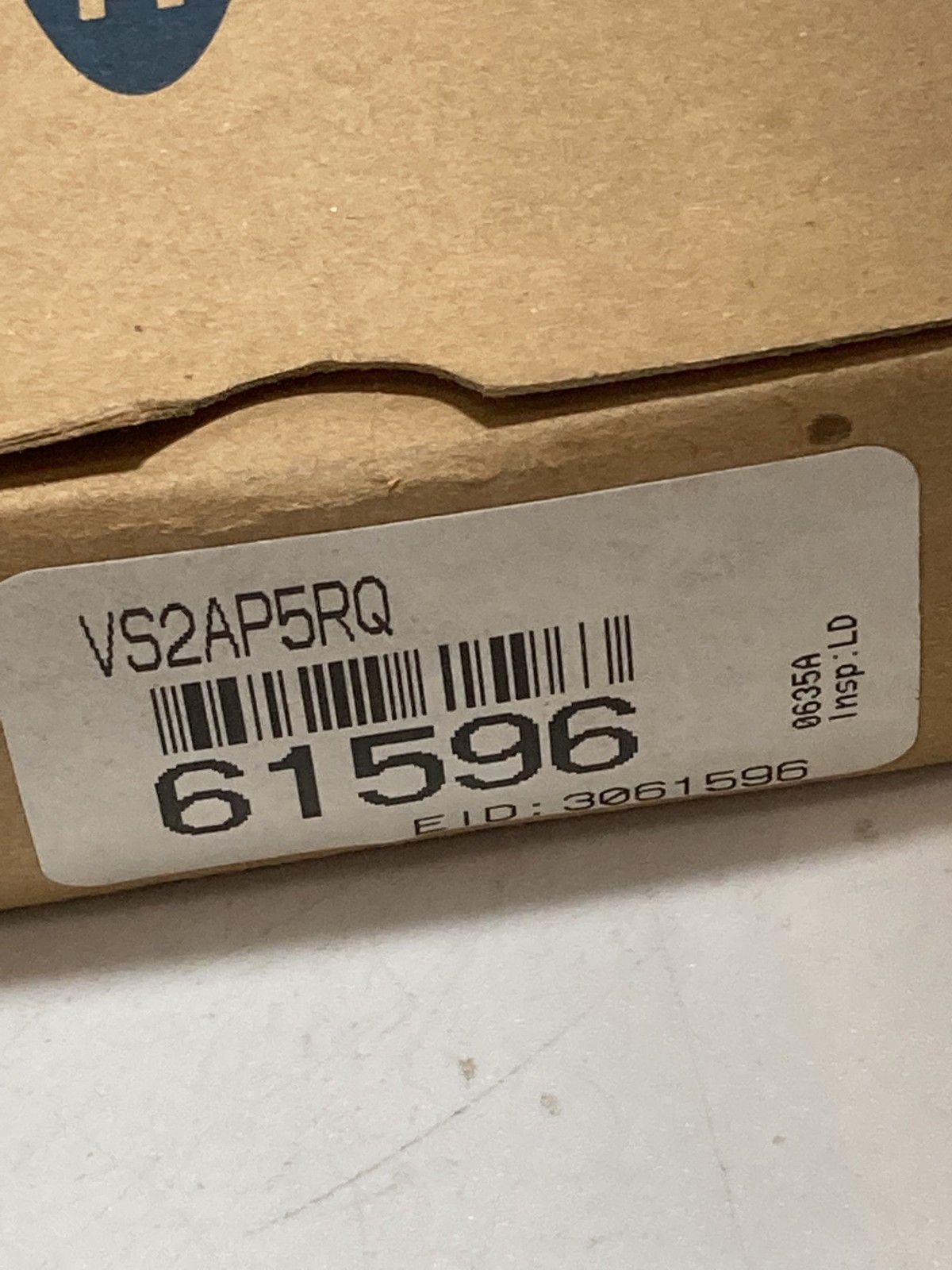 BANNER VS2AP5RQ MINIATURE SENSOR 61596 10-30VDC PNP 1.2M RANGE NIB