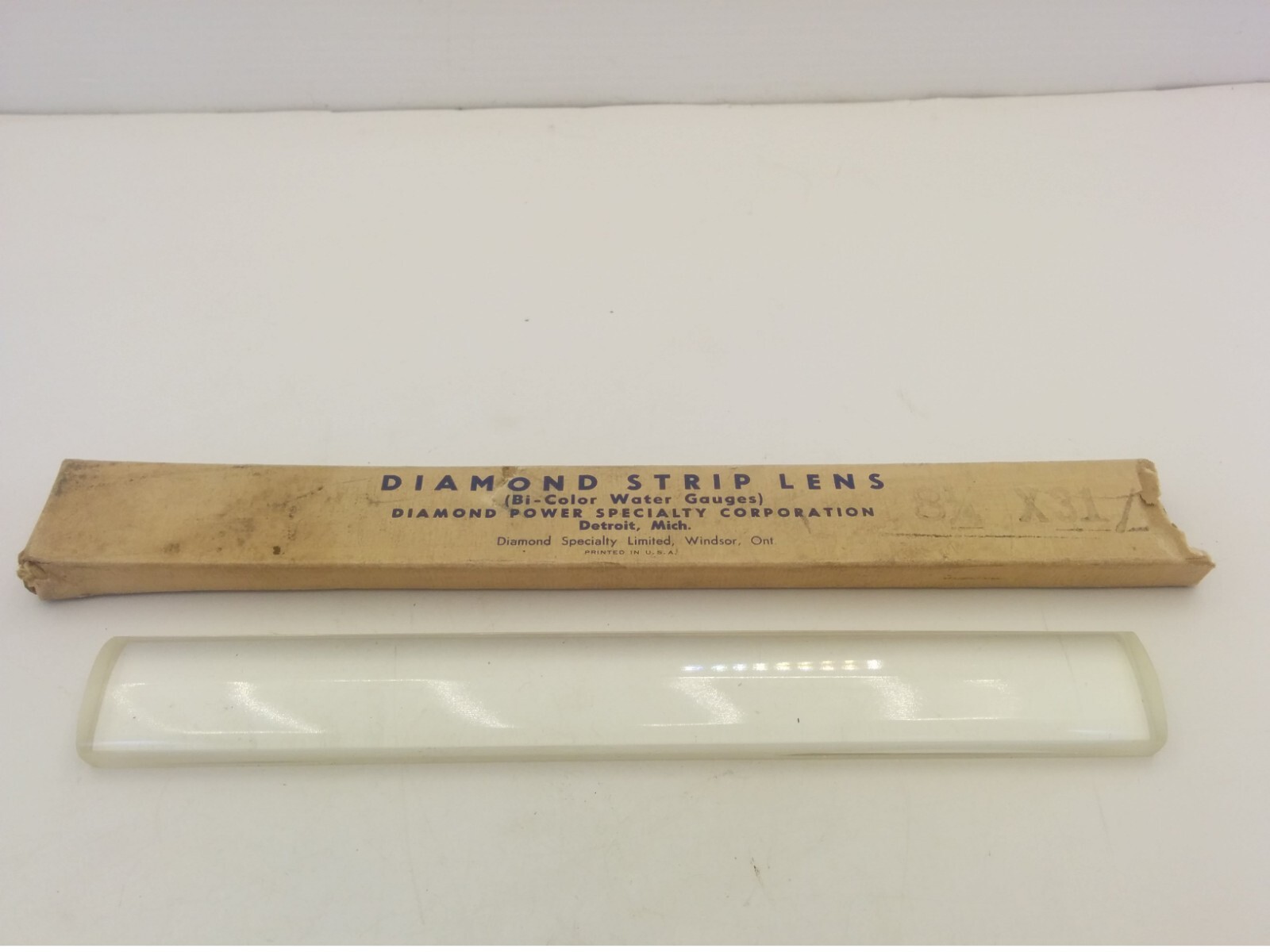 DIAMOND POWER STRIP LENS, BI-COLOR WATER GAUGE, 8-1/4″ x 31/32″, NIB