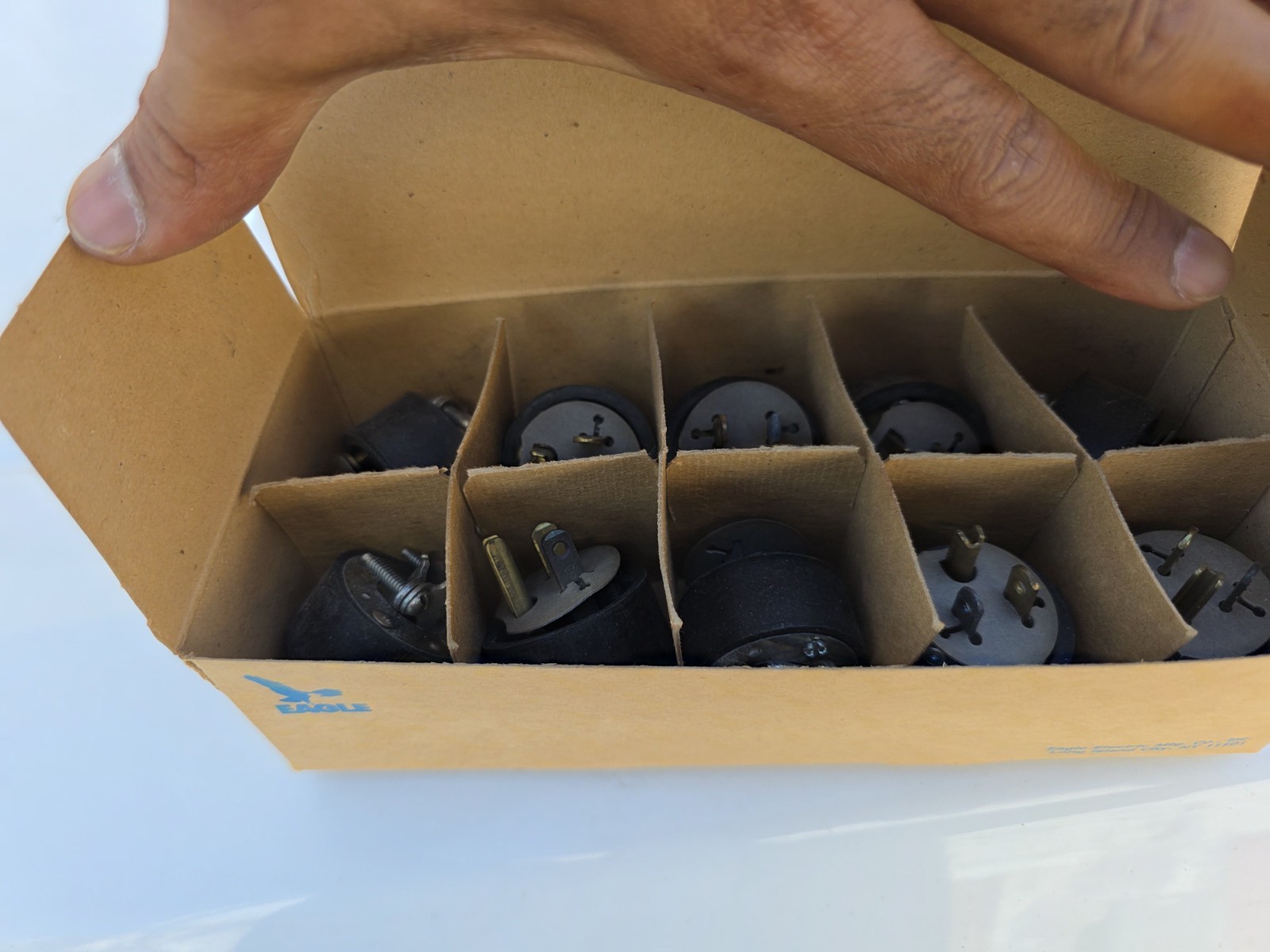 Plug 15A 125V 2Pole 3 Wier 1Box 100 Pieces