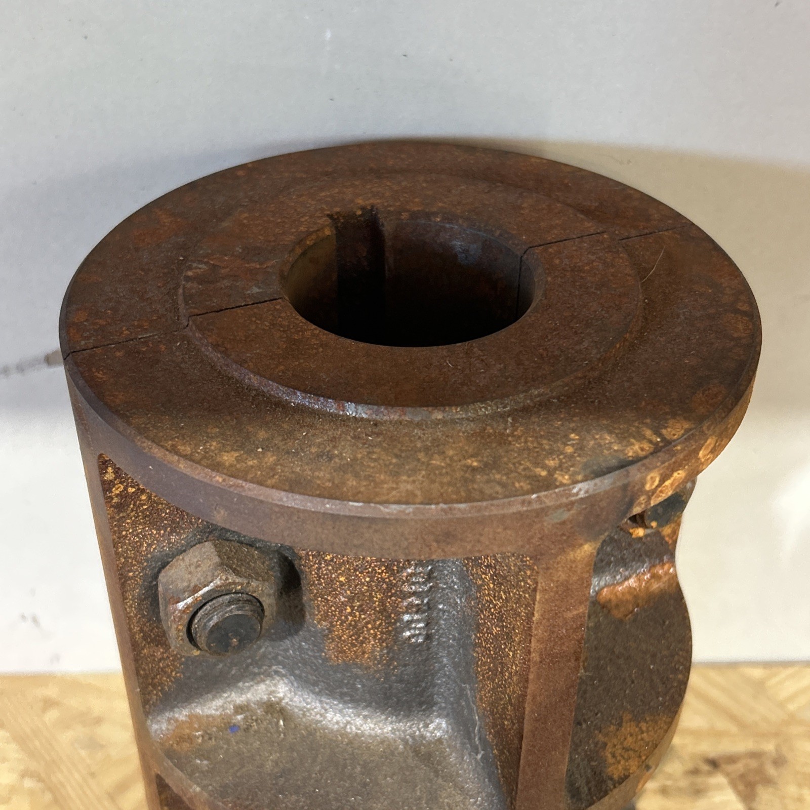 Unbranded 009107 Clamping Shaft Coupling, 2-3/16″ Bore