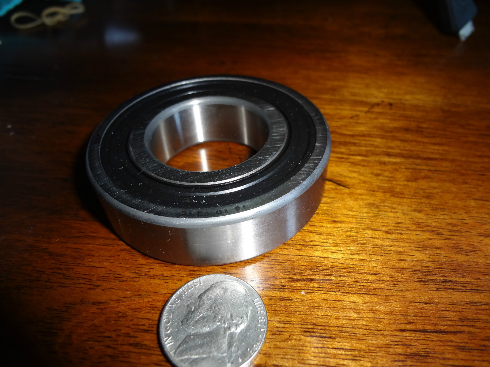 SKF 6206 2RS1 / LH75SVU150 sealed roller bearing ABEC # 1 m60 M113 M939 mk45