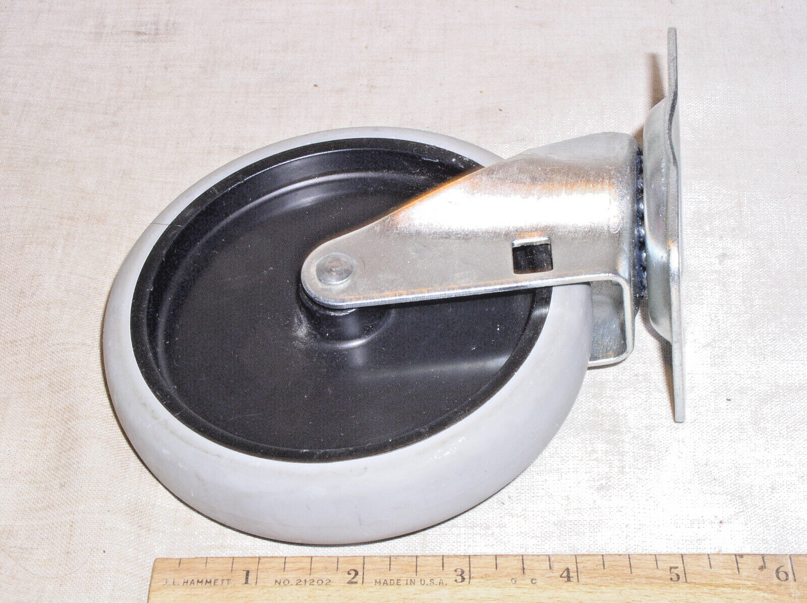 NEW RUBBERMAID COMMERCIAL PRODUCTS FG4501L20000 SWIVEL CASTOR FAULTLESS F1 1AHZ3