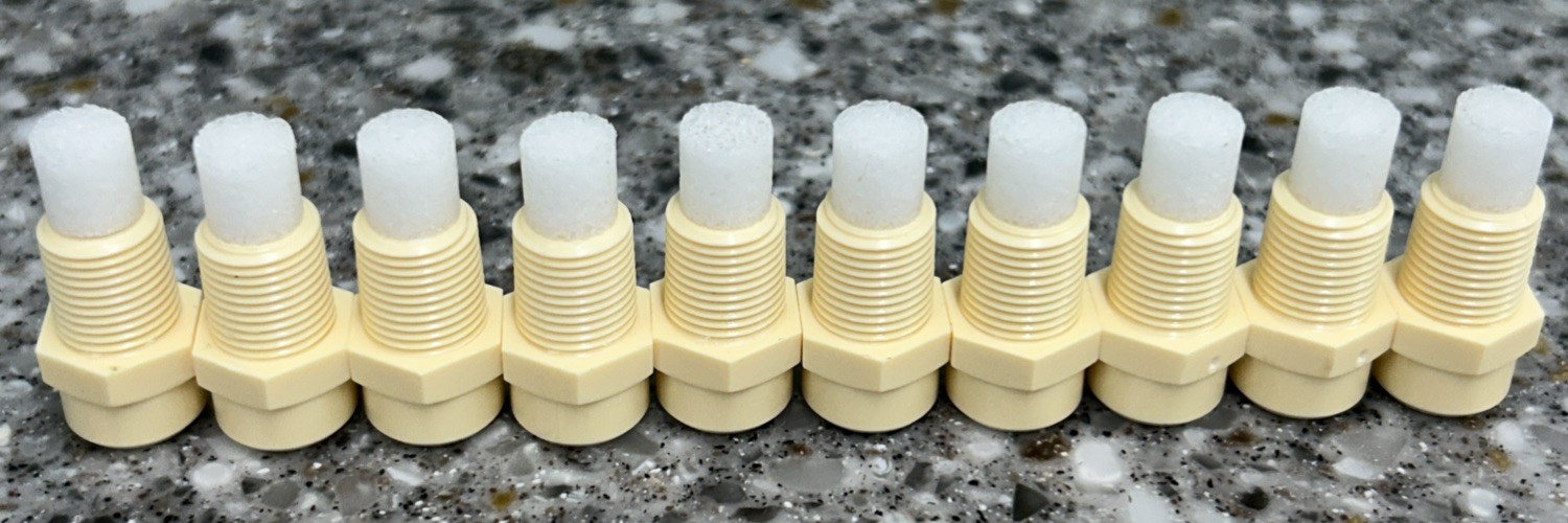 Plastic Fog Nozzle with Poly Filter Cream 1/8″ NPT 2 GPH 10 Pack