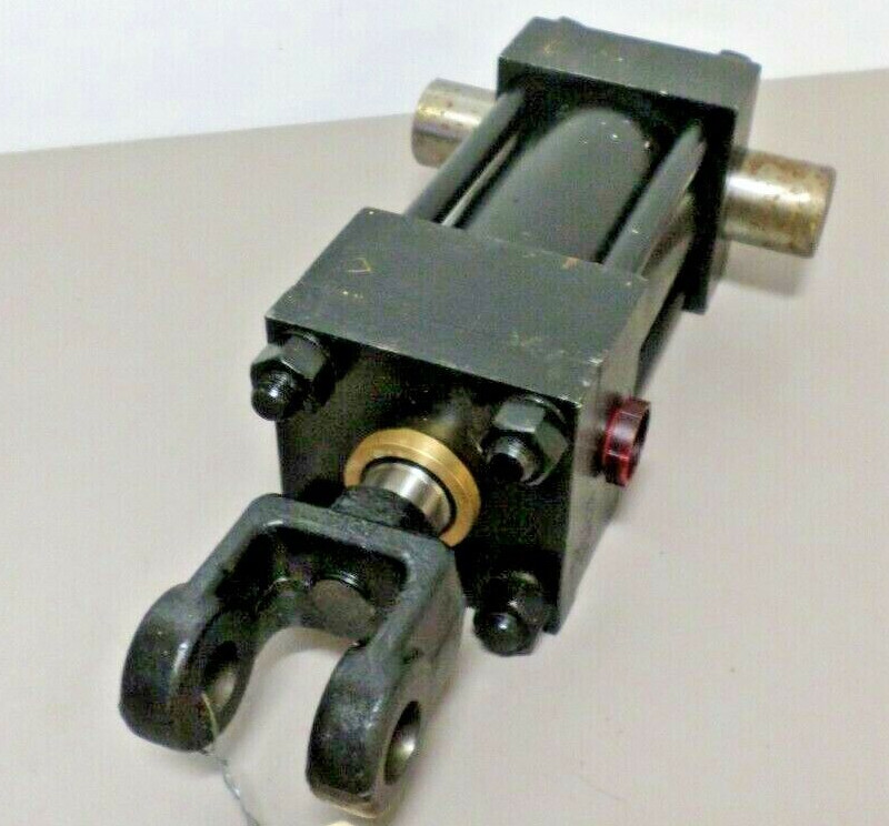 Pin Locking Hydraulic Cylinder Mdl 3009 Rebuilt 2-1/2″ Bore x 2-3/4″ Stroke