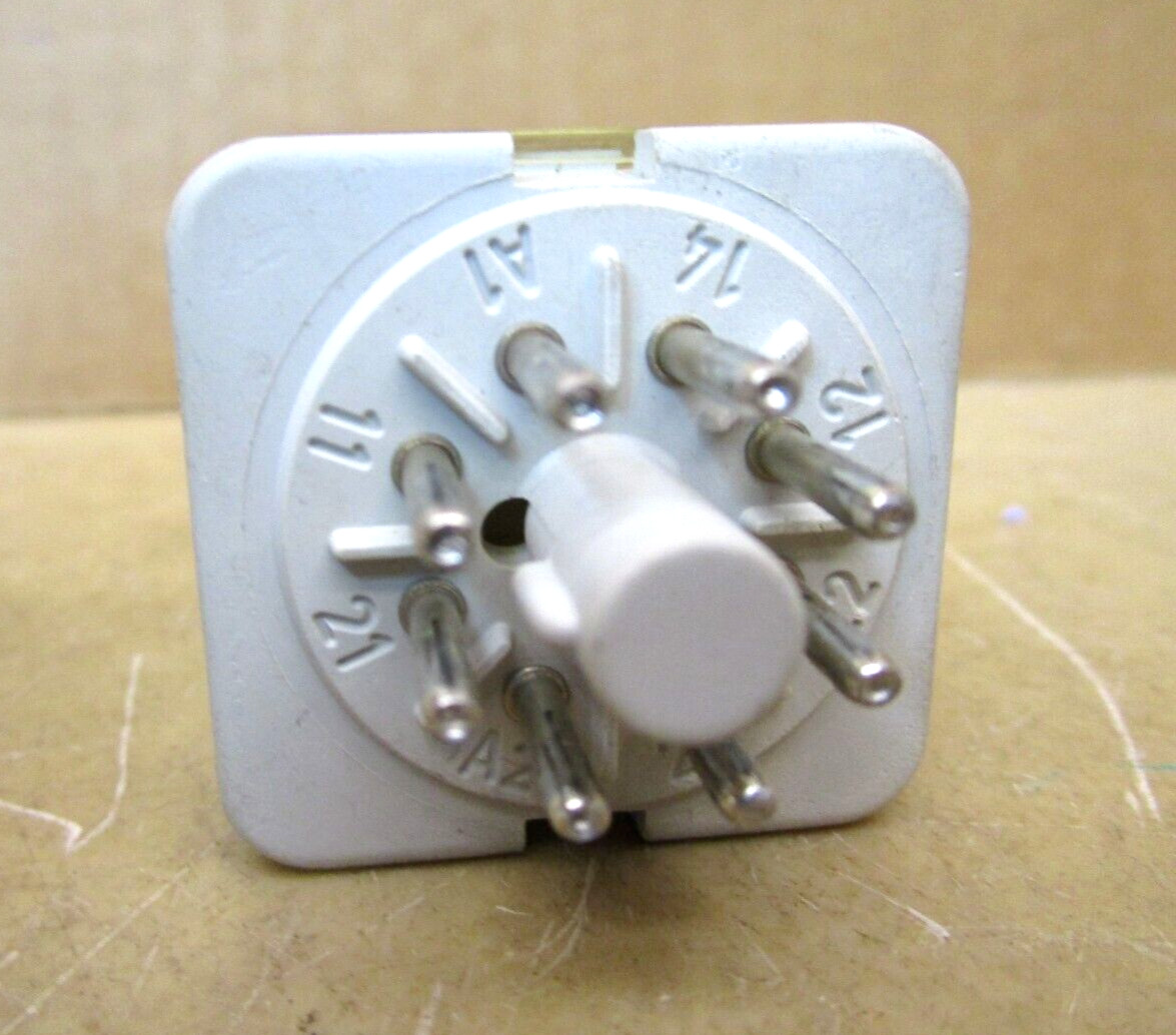 Allen-Bradley 700-HA32Z24 Relay 24VDC 1/4HP 10A 120VAC 1/3HP 10A 47554LR