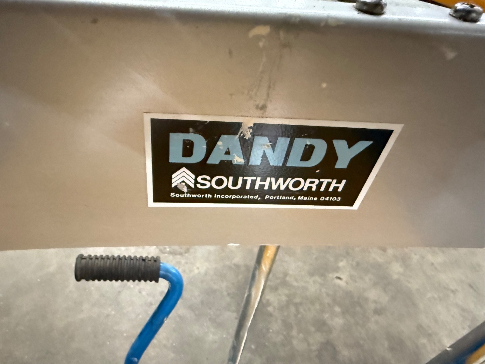 Dandy Lift Model A-350W Manual Hyd. Load Capacity 770# 36″ X 24″ Platform