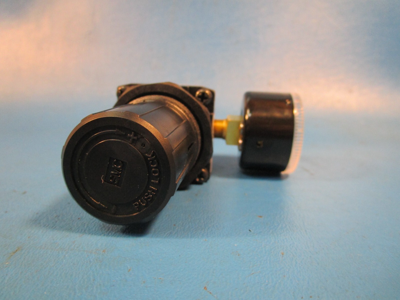SMC AR2000-02G-1NR Pneumatic Air Pressure Regulator Valve with Gauge 0-0.2MPa