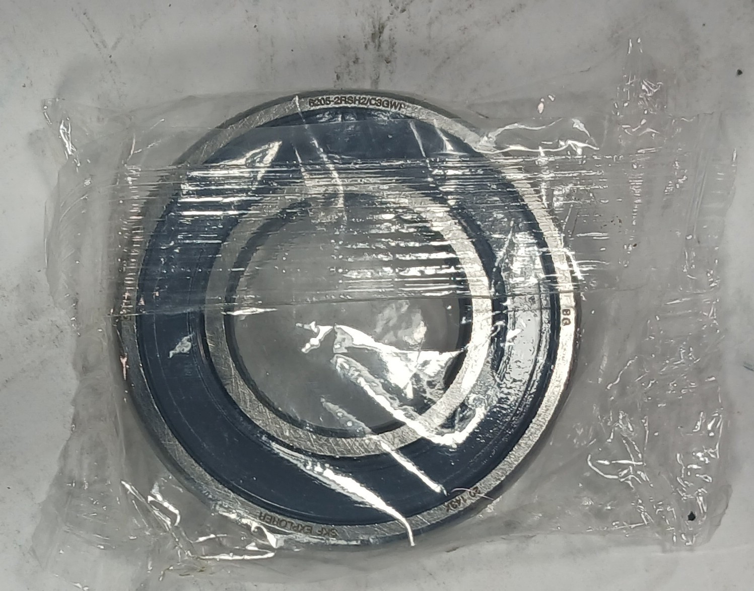 1 NEW SKF 6205-2RSH2/C3GWP RADIAL DEEP GROOVE BALL BEARING NIB ***MAKE OFFER***