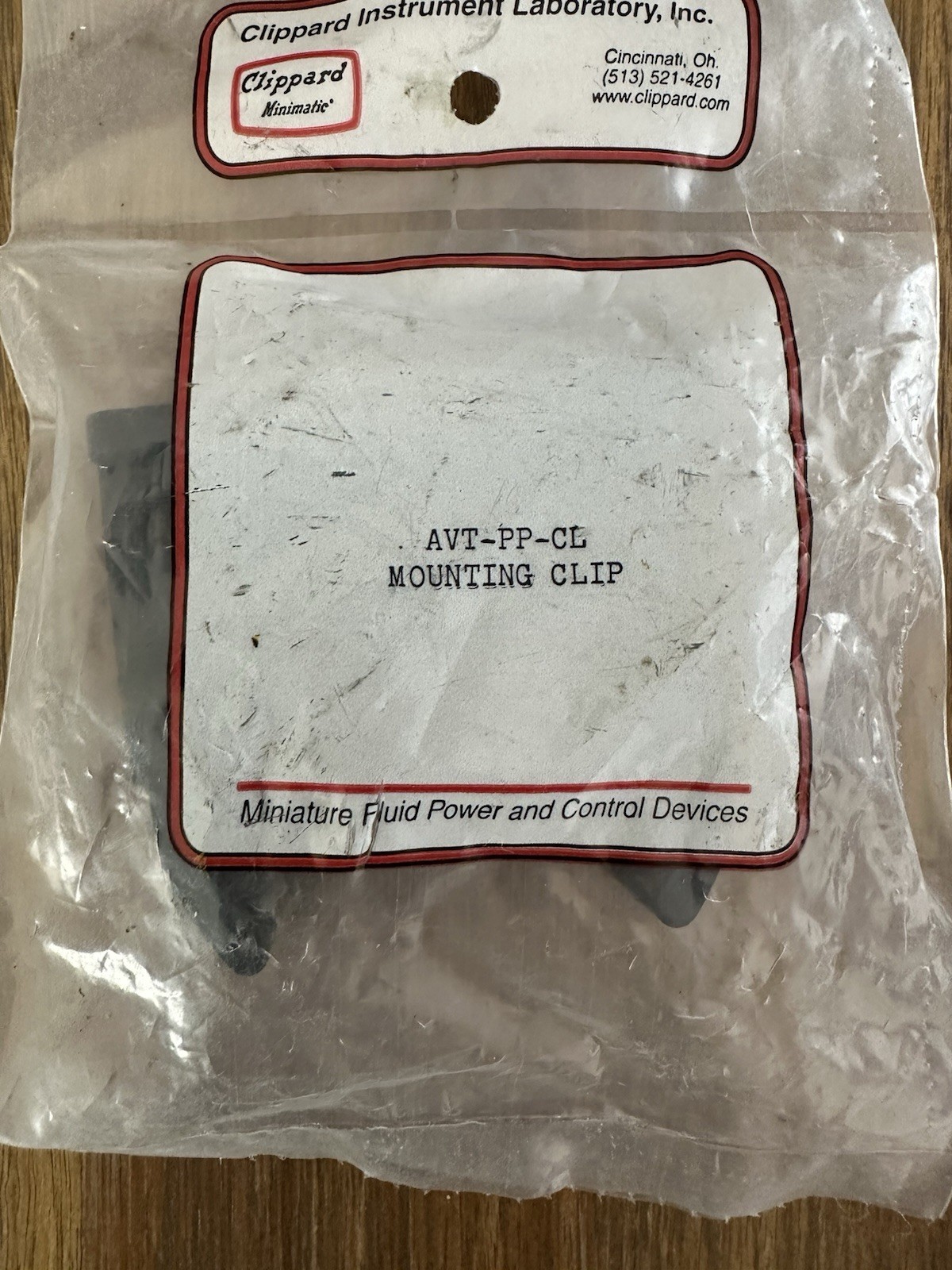 *Lot of 2* Clippard Instrument Laboratory Mounting Clips (AVT-PP- CL) New in Bag