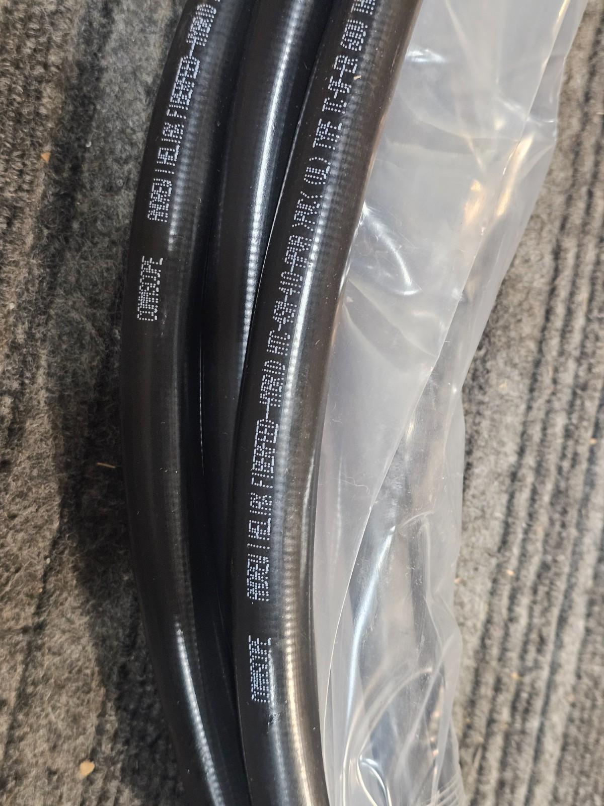 CommScope HFT410-1SBVYF-30G Heliax Fiberfeed Hybrid Jumper 30′ 4x10AWG, Black