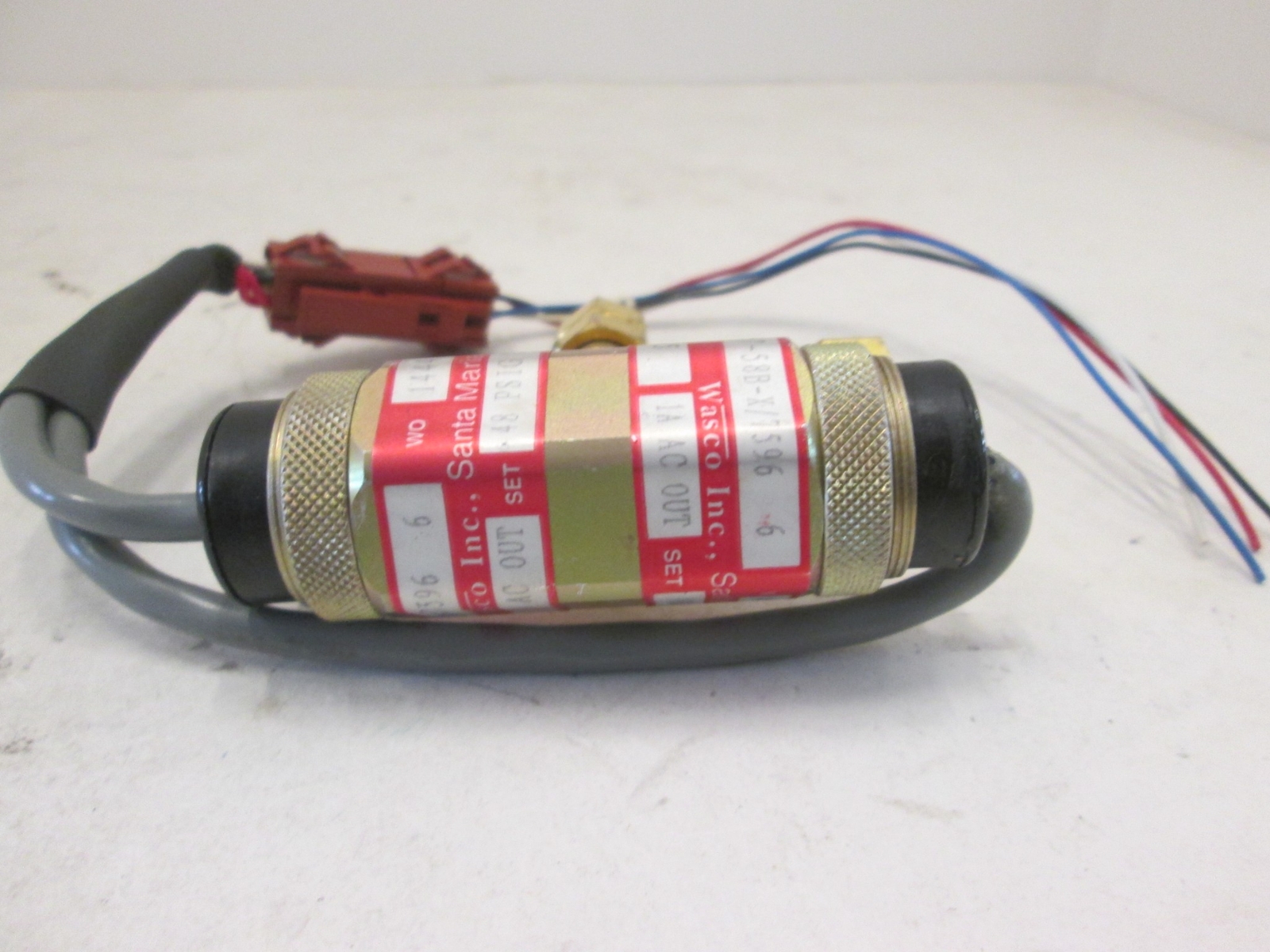 Wasco Inc., HE907-58B-X/7596, Vacuum Switch, 125 PSIG, Used
